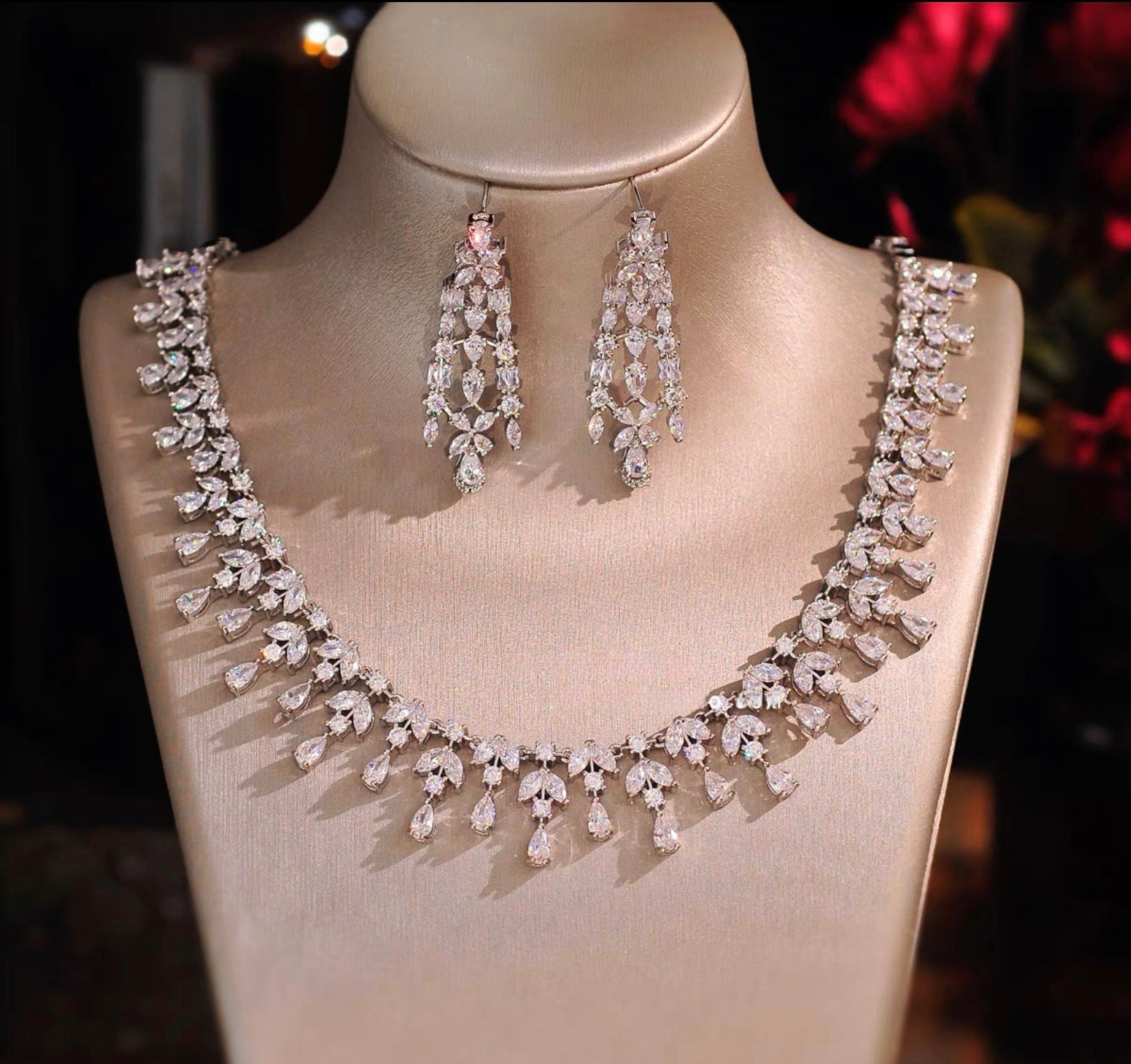 قلادة وحلق بشبيه الألماس عالي الجودة A10